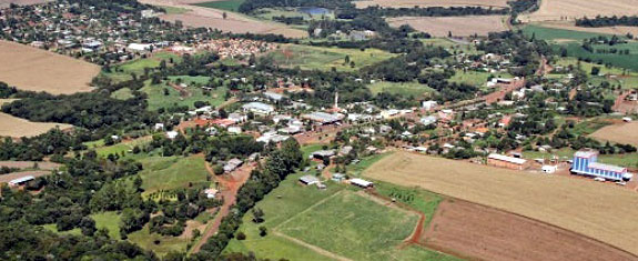 Parque Estadual do Espigão Alto (RS), Brasil. À direita, área em