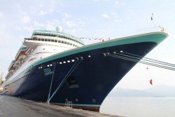 Navio de passageiros atraca em Paranaguá, Paraná